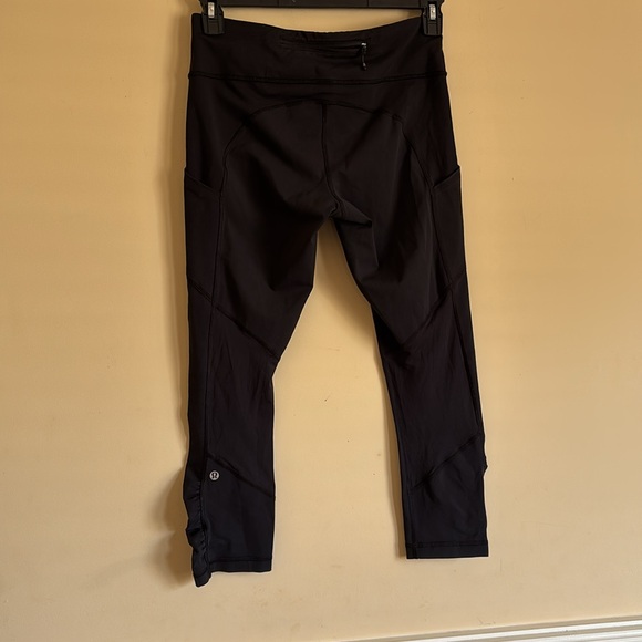 Lululemon Black Cropped Leggings with Ruched Hem Size 8 - Picture 3 of 11